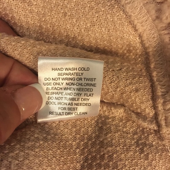 Soft comfy polyester cowl neck crop! - Picture 5 of 5